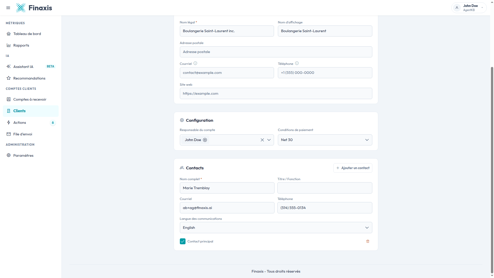 La section Contacts de la page d'édition d'un client Finaxis, avec les champs nom complet, titre, courriel, téléphone, langue des communications et contact principal.
