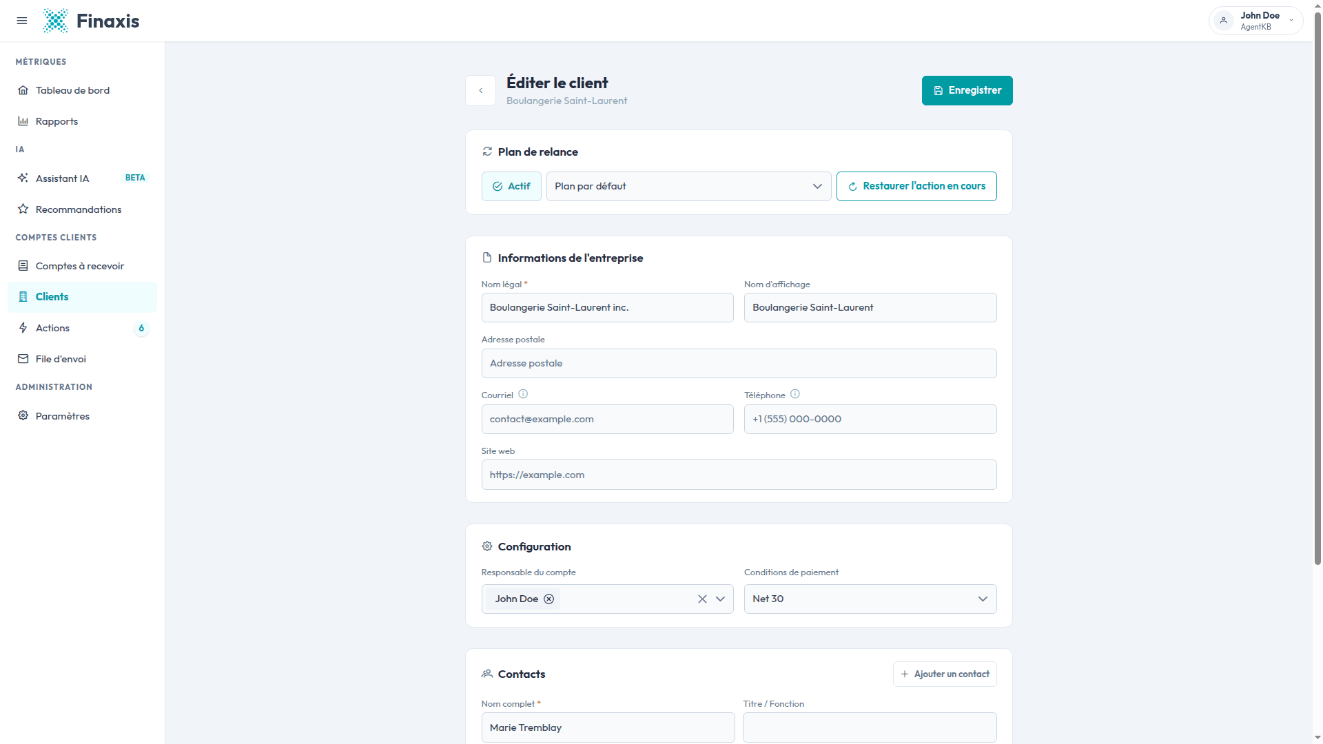 La page Éditer le client dans Finaxis, avec les sections Plan de relance, Informations de l'entreprise, Configuration et Contacts.