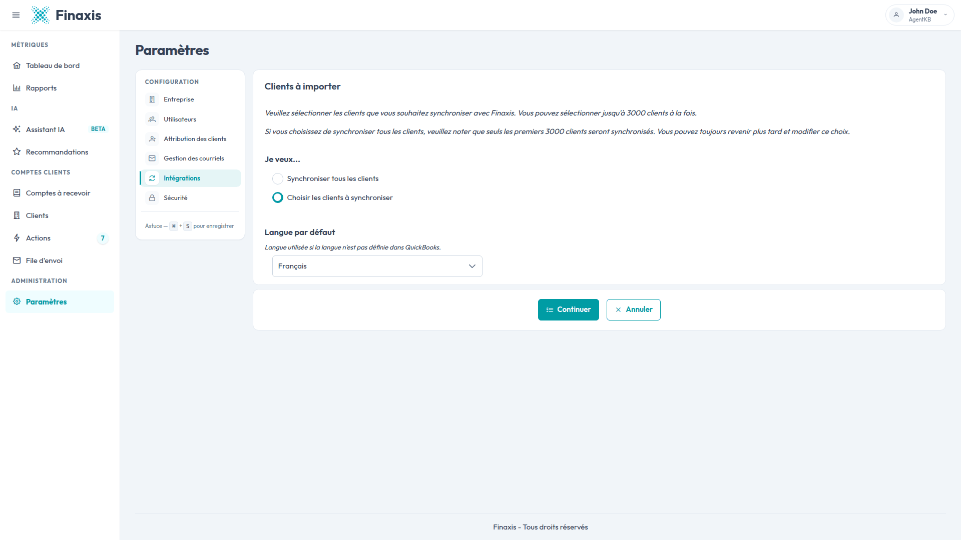 La page Clients à importer dans Finaxis, avec le choix entre synchroniser tous les clients ou les choisir, et le sélecteur de langue par défaut.