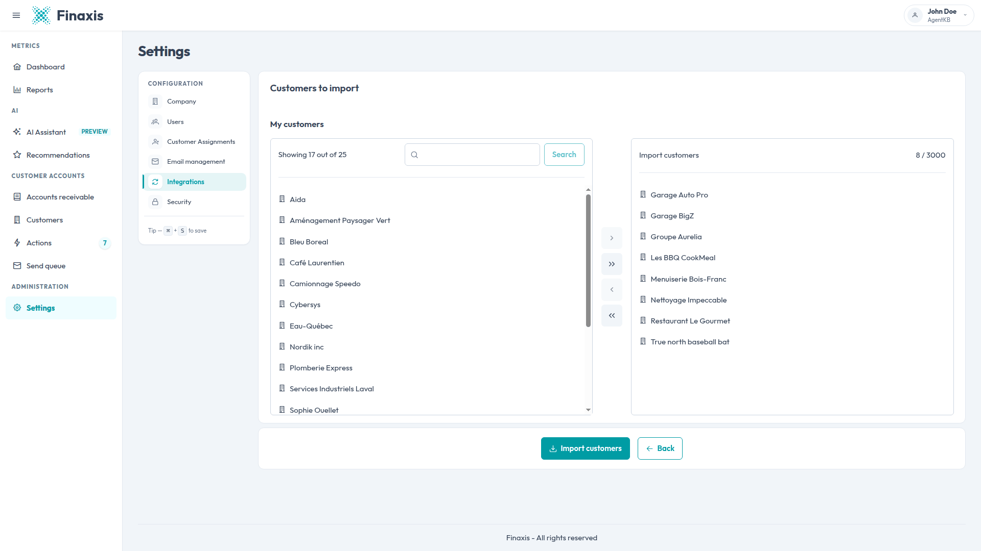 The customer picker in Finaxis, with the list of QuickBooks customers on the left and the customers selected for import on the right.