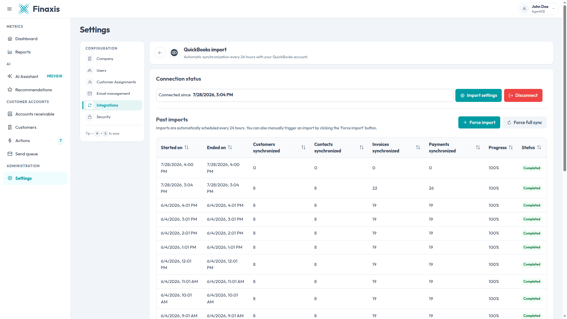 The QuickBooks import page in Finaxis, showing the connection status, the Force import buttons, and the history of past imports.